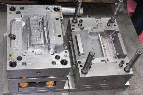 塑料模具加工一般能達(dá)到的精度是多少啊